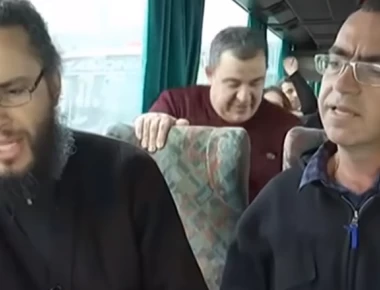 Το σύνθημα που κάνει τον γύρο του Διαδικτύου - «Μην παραχαράσσετε την Ιστορία η Μακεδονία είναι μία» (βίντεο)